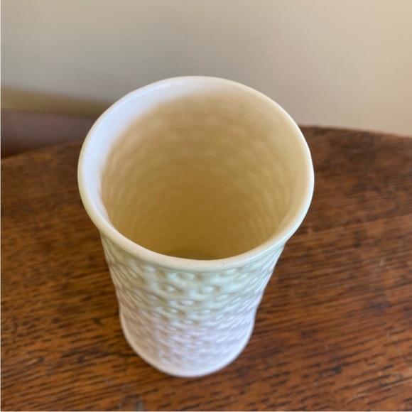 Vintage Belleck Vase from Ireland - Picture 2 of 4